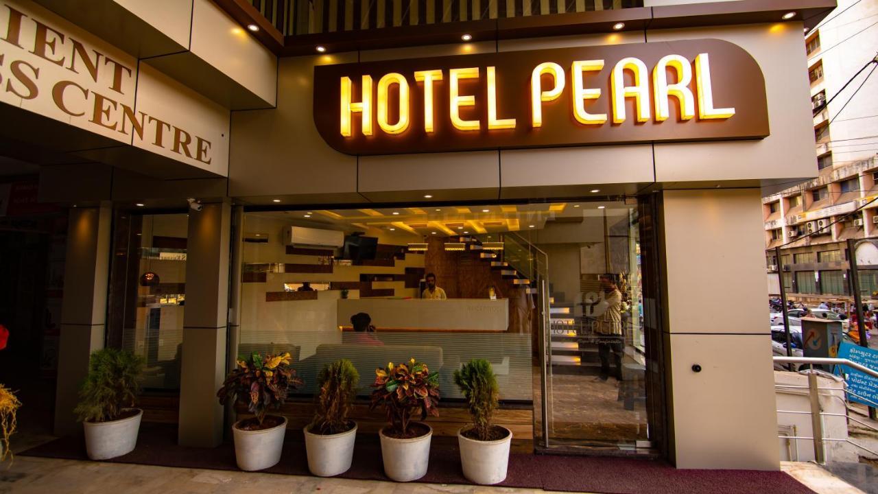 Hotel Pearl Вадодара Екстер'єр фото